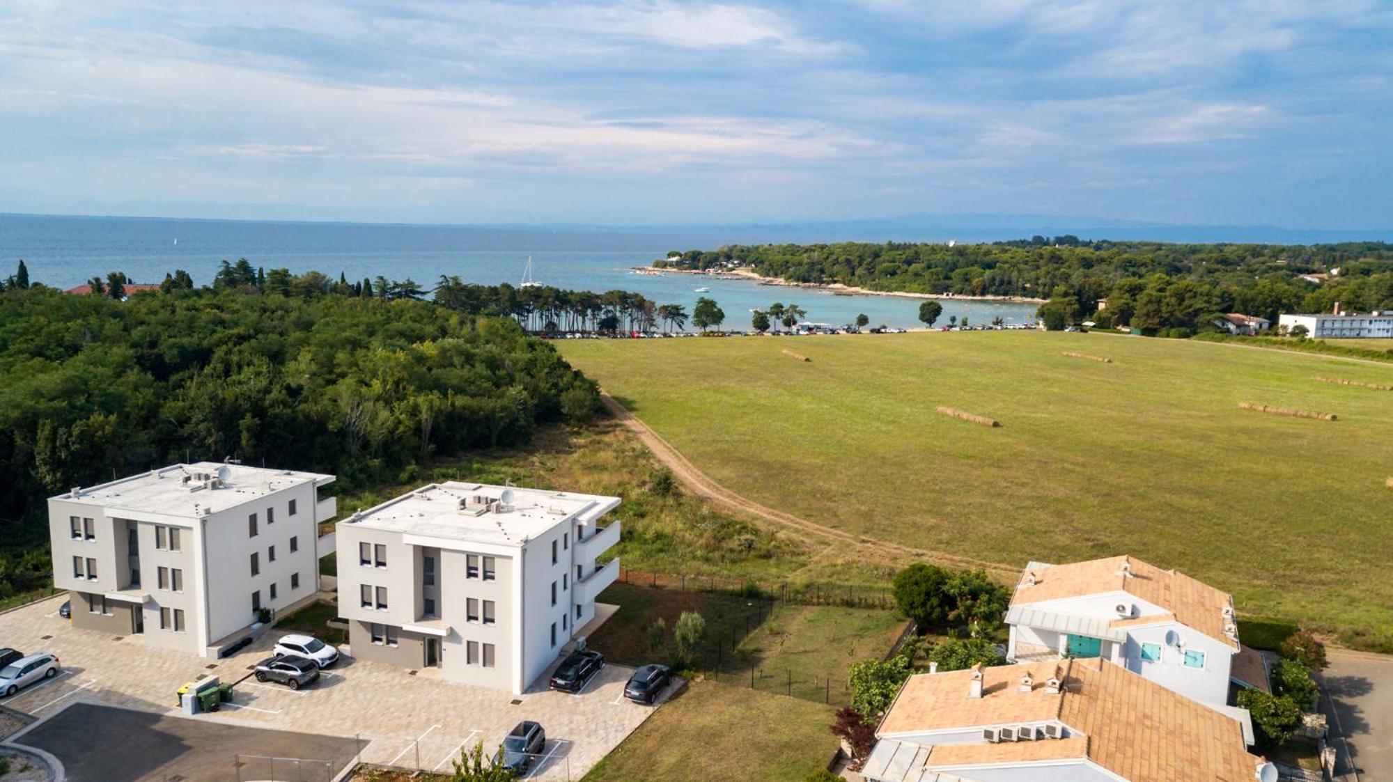 Baden Resort Basanija, Umag-With Sea View, Parking And 300M From The Beach Экстерьер фото
